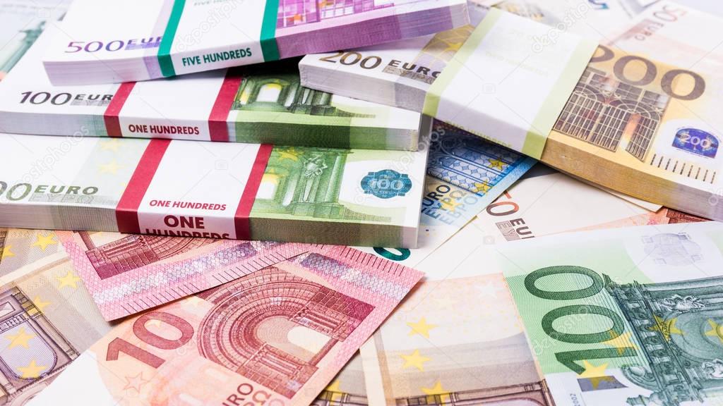 Imágenes: dinero euros | Montón de dinero en efectivo. Euros. billetes