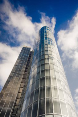 Ofis Binası. Modern apartmanlar. Özellik değeri. R