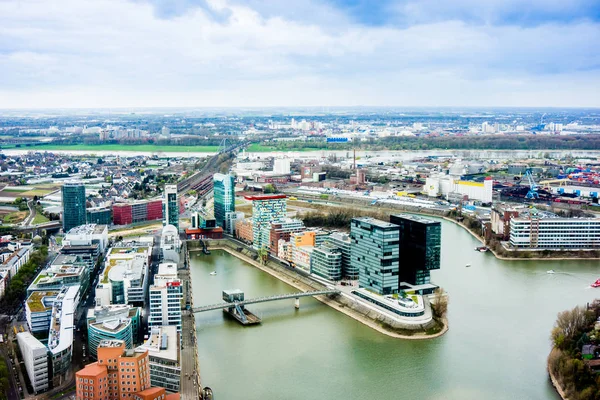 Düsseldorf, Media Harbour med modern arkitektur, Medien — Stockfoto