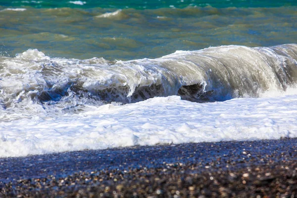 Weergave van storm zeegezicht. Achtergrond van de zee. Golven. golven die breken — Stockfoto