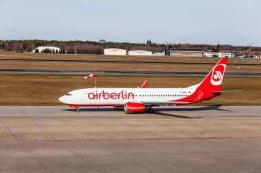 Berlin, Almanya - 22 Mart 2015: Airberlin Airbus çıkar fro