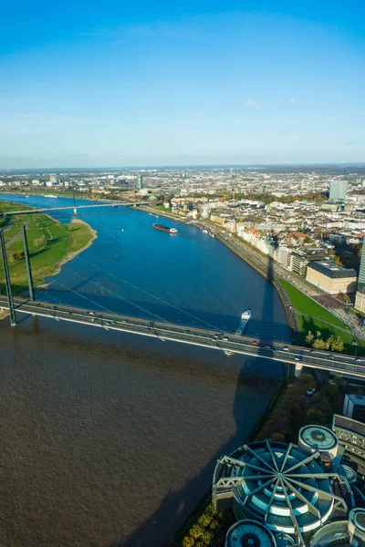 Luchtfoto van de stad Düsseldorf in Noordrijn-Westfalen Duitsland — Stockfoto