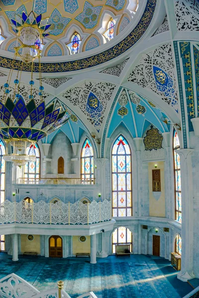 KAZAN, RUSIA - 01 DE DICIEMBRE DE 2014: Interiores del famoso Qol Shari — Foto de Stock