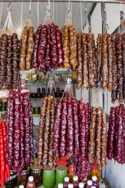 tatlılar Sochi şehir sokaklarında. Cevizli sucuk: s