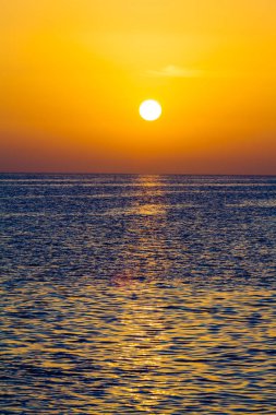 gün batımı. günbatımı manzara. gün batımı deniz