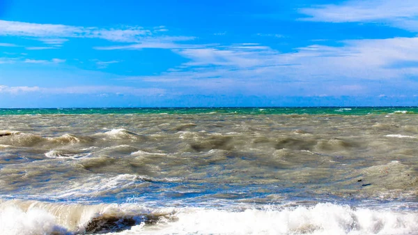 Vihar seascape kilátás. Tengeri háttér. Hullámok. hullámok összeomlik — Stock Fotó
