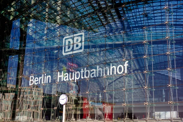 BERLIN - March 18, 2015. The central train station in Berlin. Be — Stock Photo, Image