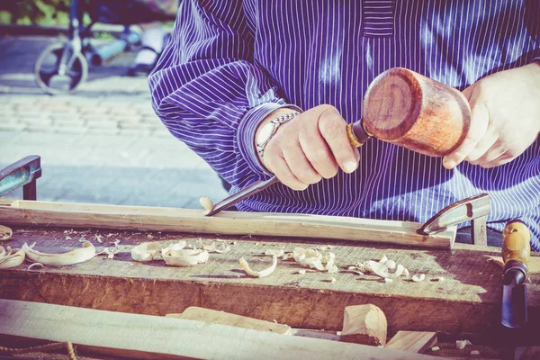 Strumento falegname scalpello legno sgorbia. Opera di artista — Foto Stock