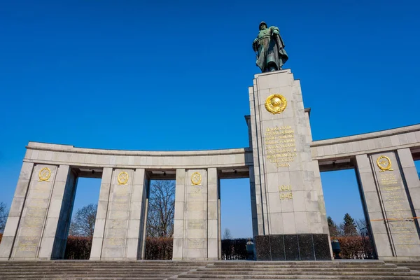 Memorialul de război sovietic, Treptower Park, Berlin, Germania — Fotografie, imagine de stoc