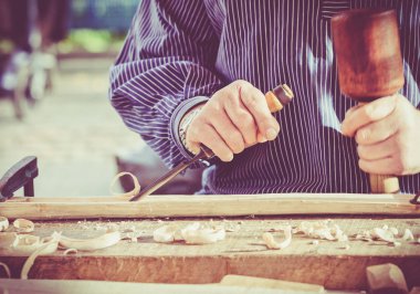 Oymak ahşap keski marangoz aracı. sanatçının eser