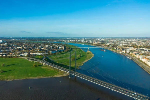 Luftaufnahme der Stadt Düsseldorf in Nordrhein-Westfalen — Stockfoto