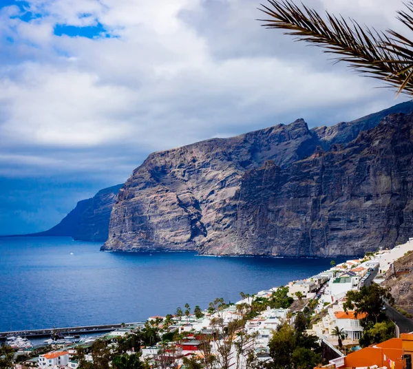 Krajina z Los Gigantes resort city, Tenerife, Kanárské ostrovy, — Stock fotografie