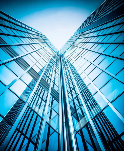Moderne Glassilhouetten von Wolkenkratzern. Geschäftsgebäude — Stockfoto