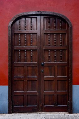 ahşap kapı. antika ahşap kapı