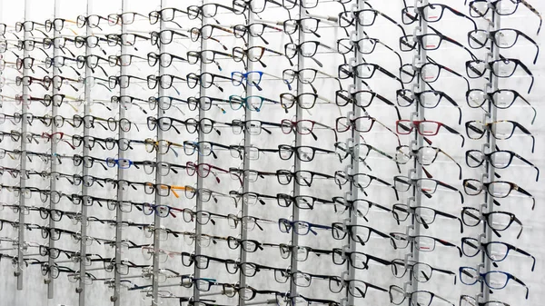 Glasögon bakgrund. glasögon som visas. glasögon på hyllan. — Stockfoto