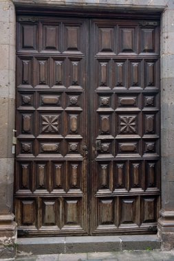 ahşap kapı. antika ahşap kapı