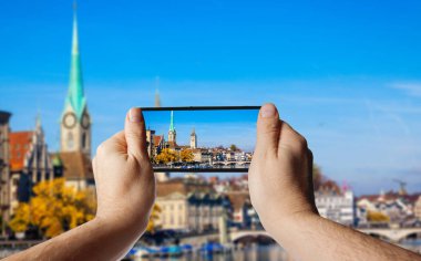 El ile smartphone Zürih, İsviçre resimleri