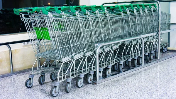 Shopping carts on a parking lot. Metal Shop carts — Stock Photo, Image