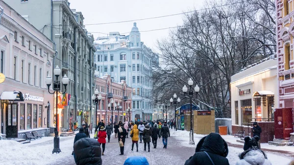 Moscú, Rusia - 12 de noviembre de 2016: Vistas de invierno del Arbat st —  Fotos de Stock