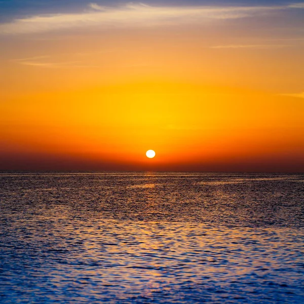 Beautiful sunset above the sea. Sunset Sky. — Stock Photo, Image