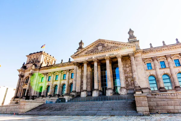 BERLIM, ALEMANHA - MARÇO 19: O edifício do Reichstag em Berlim, Alemanha — Fotografia de Stock
