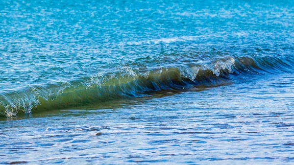 Vodní vlny povrch jako pozadí — Stock fotografie