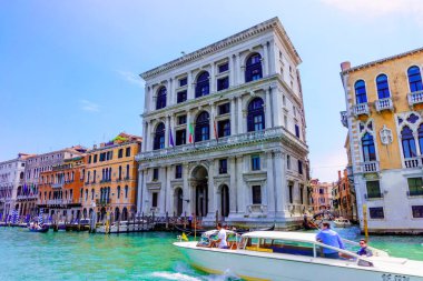Venice, İtalya - 01 Haziran 2014.View su sokak ve eski yapının