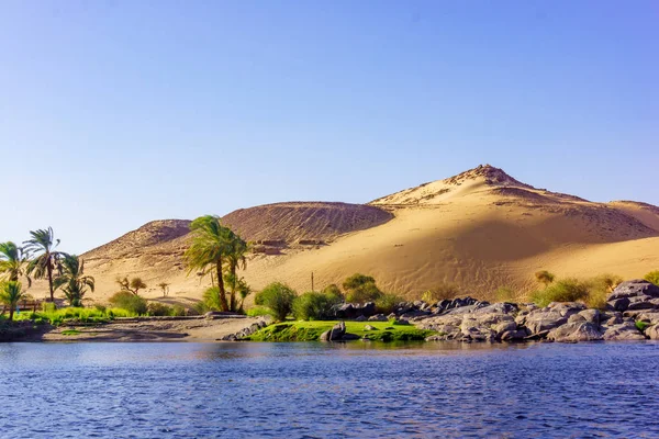 Rio Nilo no Egito. Vida no rio Nilo — Fotografia de Stock