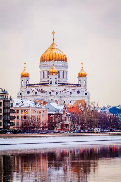 Katedra Chrystusa Zbawiciela w zimie. chrześcijański punkt orientacyjny — Zdjęcie stockowe