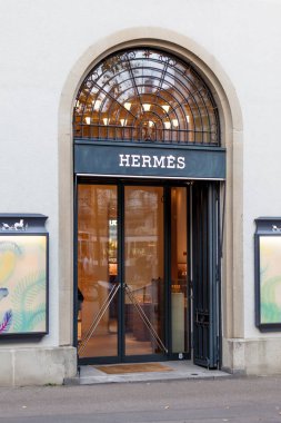 Zürih, İsviçre - 04 Kasım, 2016: Zürih'te Hermes mağaza.