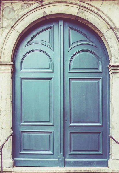 Wooden door. front door. Vintage Retro Filter — Stock Photo, Image