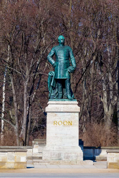 Βερολίνο, Γερμανία, Roon άγαλμα. Γλυπτό του Albrecht Theodor Emi — Φωτογραφία Αρχείου