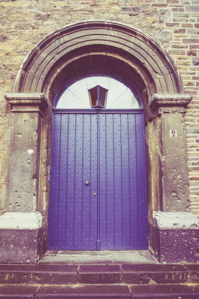 Wooden door. front door. Vintage Retro Filter — Stock Photo, Image