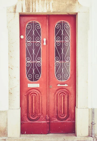 Ξύλινη πόρτα. μπροστινή πόρτα. Vintage ρετρό φίλτρο — Φωτογραφία Αρχείου