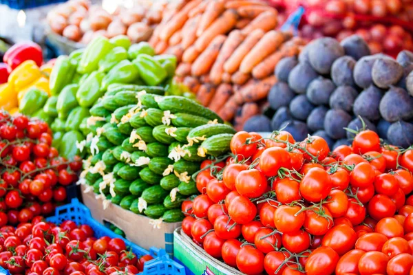 Mezőgazdasági termelők piacra. zöldség piac. Friss zöldségek — Stock Fotó