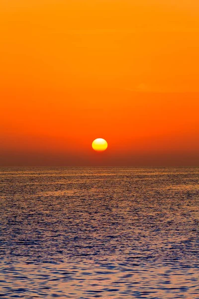 Sunset Sky. coucher de soleil de mer. magnifique coucher de soleil — Photo