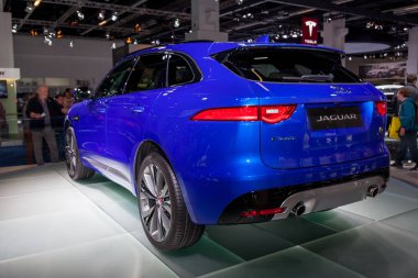 Frankfurt, Almanya - 23 Eylül, 2015: Jaguar F-Pace - dünya 
