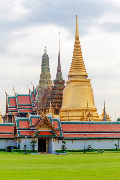大宫和扫管笏 phra keaw，泰国曼谷。美丽的土地 — 图库照片