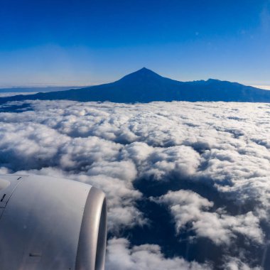 Tenerife hava görünümünü. Uçak penceresinden görüntülemek
