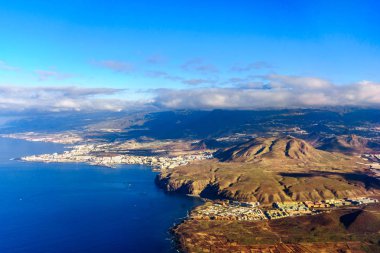 Tenerife hava görünümünü. Uçak penceresinden görüntülemek