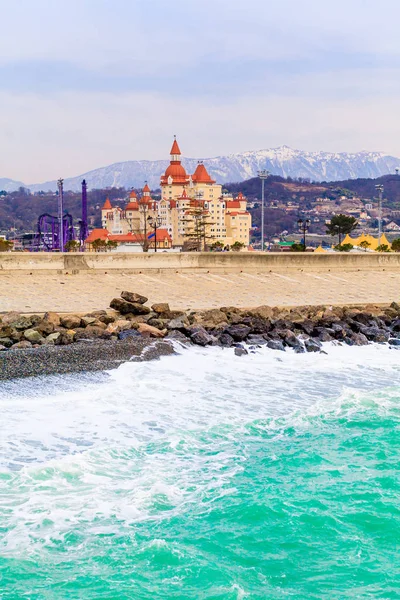 Sochi, Federacja Rosyjska. Hotel Bogatyr, w pobliżu parku olimpijskiego Sochi — Zdjęcie stockowe