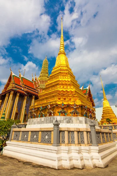 Grande palácio e Wat phra keaw Bangkok, Tailândia. Terra bonita — Fotografia de Stock