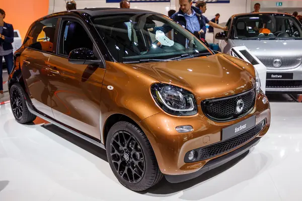 FRANKFURT - SETEMBRO 22, 2015: O Smart Fortwo e Forfour a — Fotografia de Stock