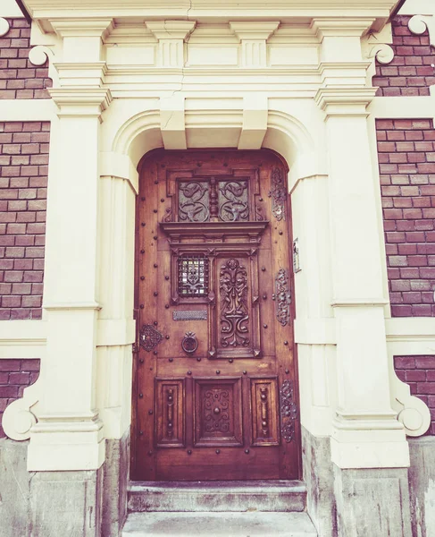 Fából készült ajtó. bejárati ajtó. Vintage Retro szűrő Jogdíjmentes Stock Fotók