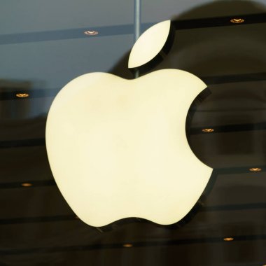 Düsseldorf, Almanya - 14 Nisan 2017: Elma işaret elma s