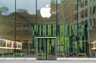 Düsseldorf, Almanya - 14 Nisan 2017: Apple store Düsseldorf '