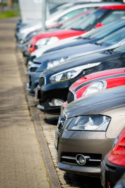 Coches en venta. Ventas de coches, mercado — Foto de Stock