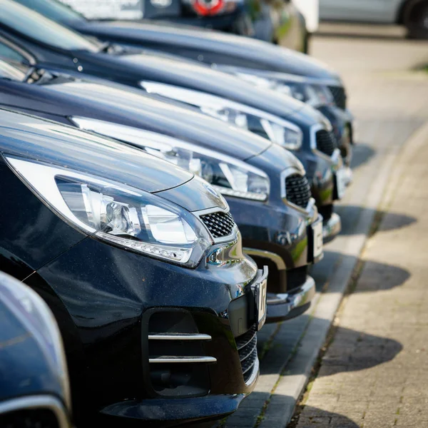 Carros para venda. Vendas de automóveis, mercado — Fotografia de Stock