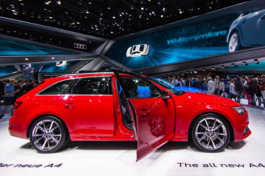Frankfurt - Eylül 23: 66 IAA 23 Eylül 2015 Almanya'nın Frankfurt kentinde gösterilen Audi A4 2.0 T quattro.