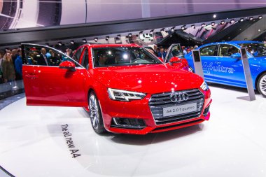 Frankfurt - Eylül 23: 66 IAA 23 Eylül 2015 Almanya'nın Frankfurt kentinde gösterilen Audi A4 2.0 T quattro.
